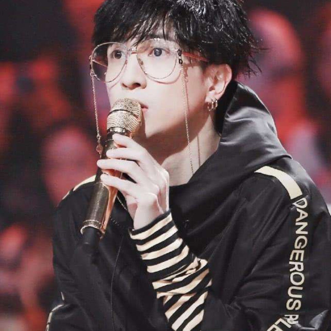 薛之谦是我很喜欢的一位歌手,就连他的一些做事方式我也很喜欢!