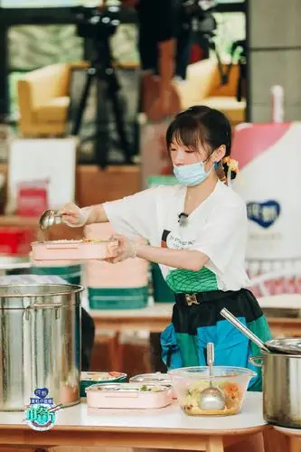 简介:李浩菲《中餐厅第四季》收官剧照图片,分享一组李浩菲图片给大家