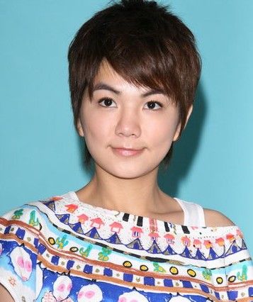 ella称遭到疯子攻击用原子笔刺我右胸