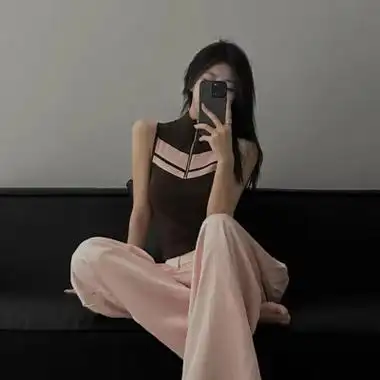 女生拿手机挡脸的头像图片