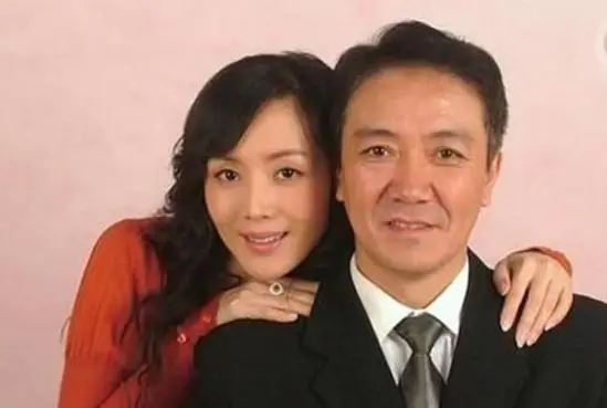 看完李幼斌的妻子,再看何政军的妻子,网友:赵政委真是捡了个宝_范雨