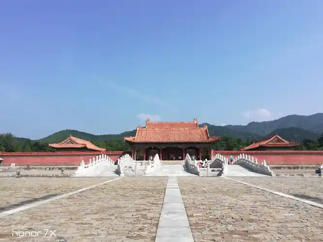 裕陵是乾隆皇帝的陵寝,是整个清东陵里气势最宏大,规制最高的陵墓.