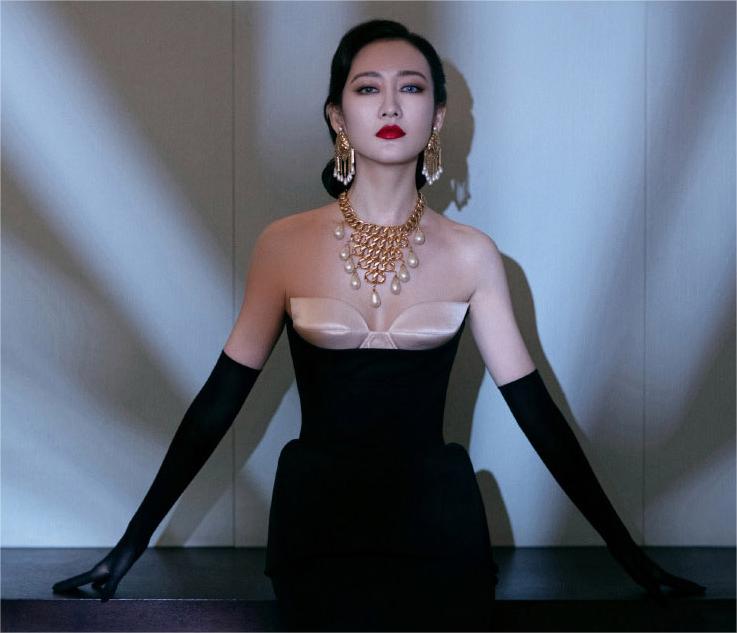 40岁王鸥才是"人间尤物",穿搭尽显妩媚性感,难怪被刘恺威盯上