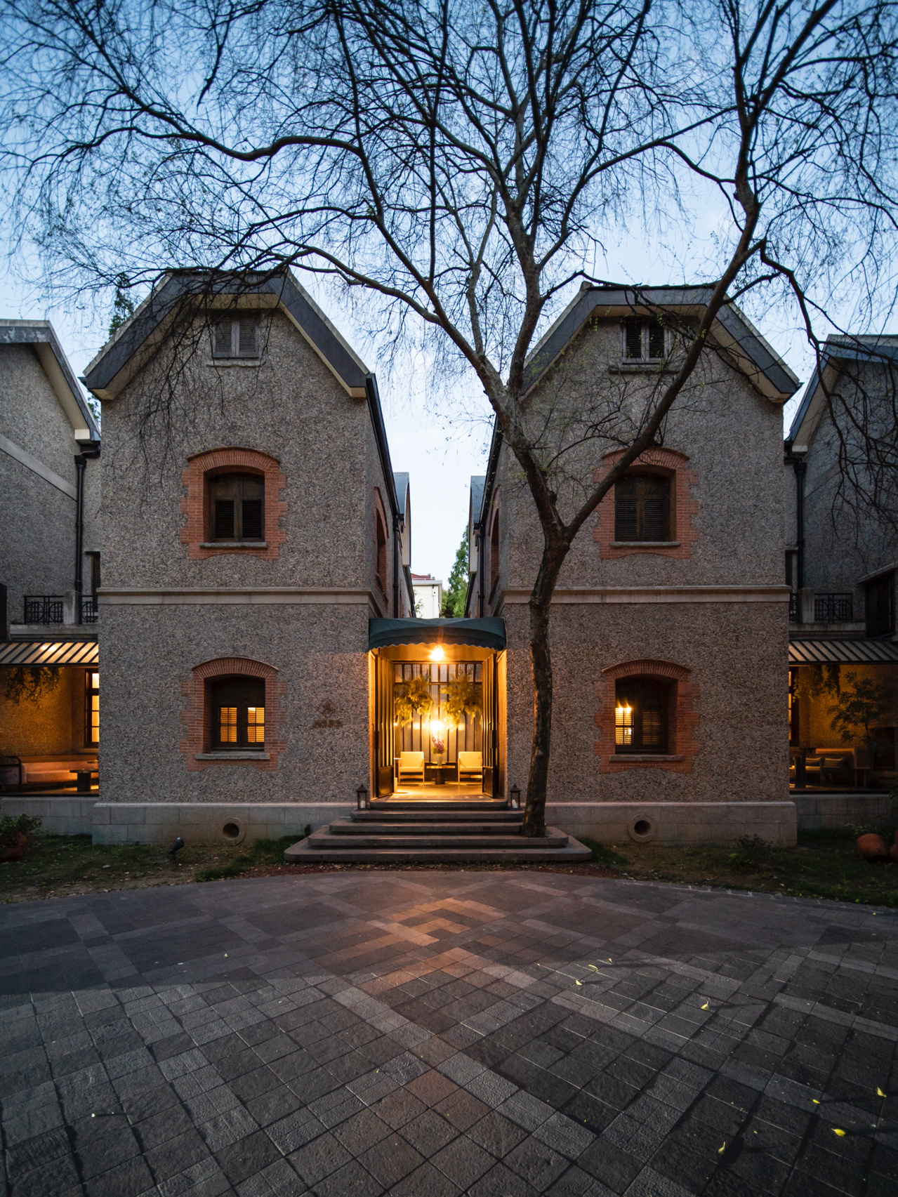 「隐居」在武康路上的老洋房酒店,低调又奢华.