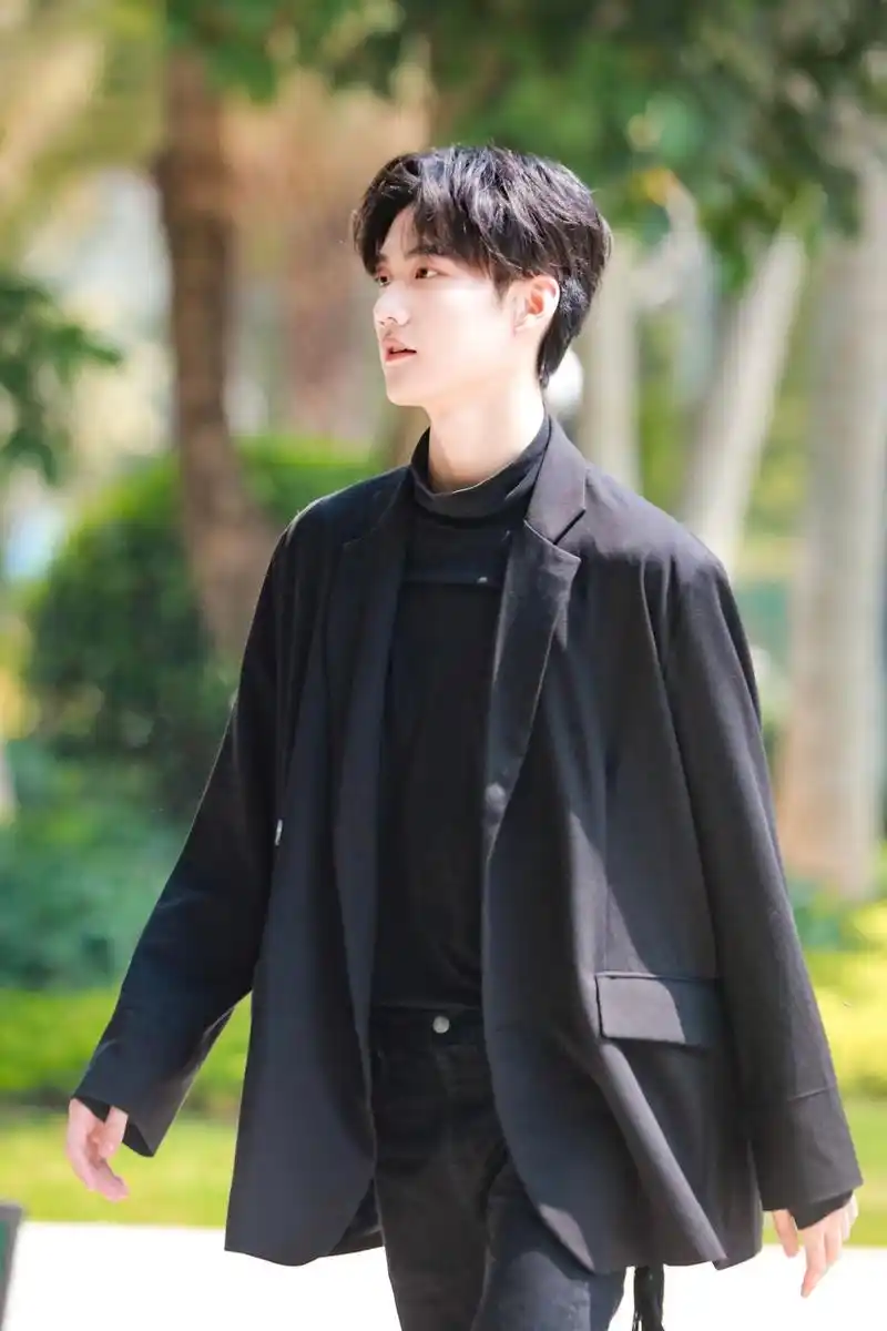 周柯宇壁纸 周柯宇帅气图片