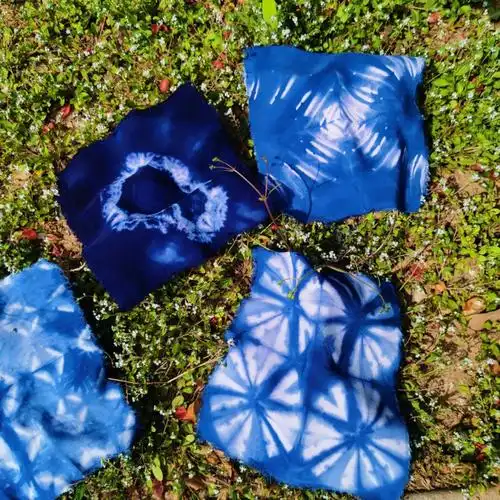 目前课程中最喜欢的课程扎染课,尝试捆绑法,针缝发 ,夹板法等等结合