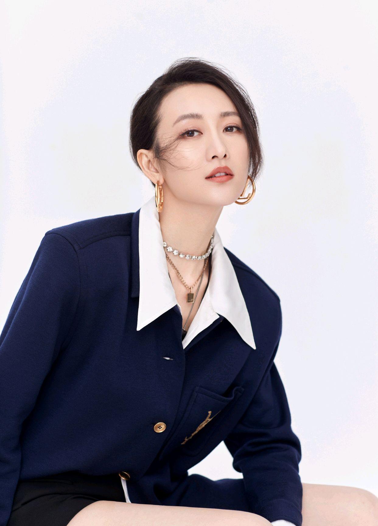 原创王鸥的穿搭好精致身穿一袭淡紫色连衣纱裙尽显女性魅力