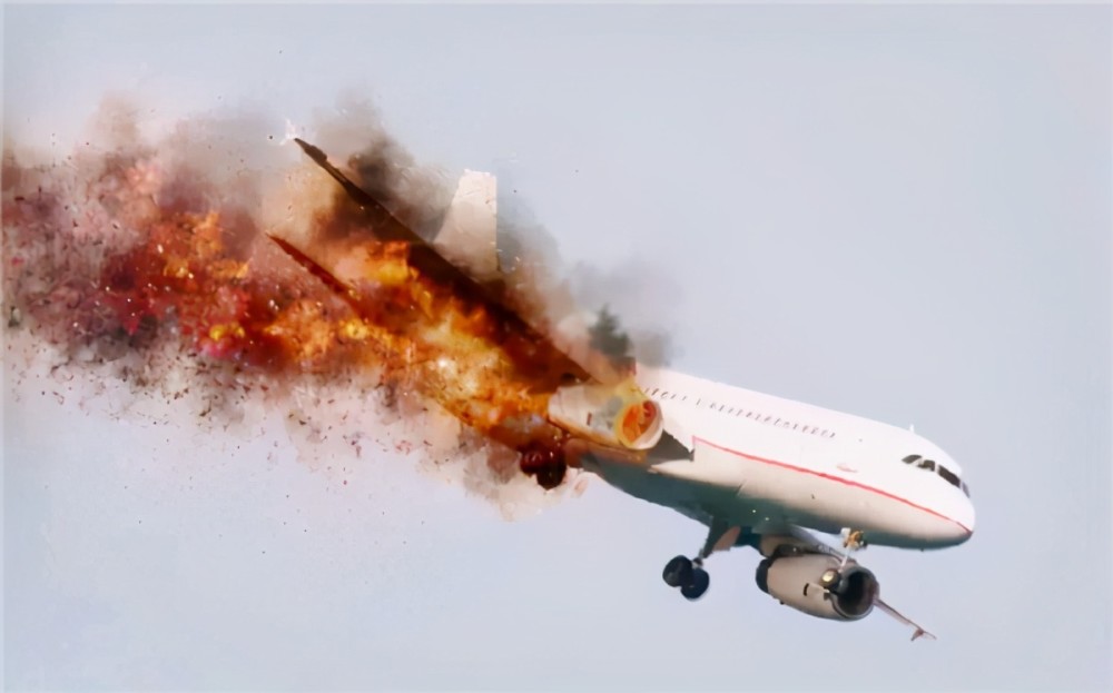 故意关闭发动机致飞机坠毁夺走217位乘客性命的飞行员贾迈勒