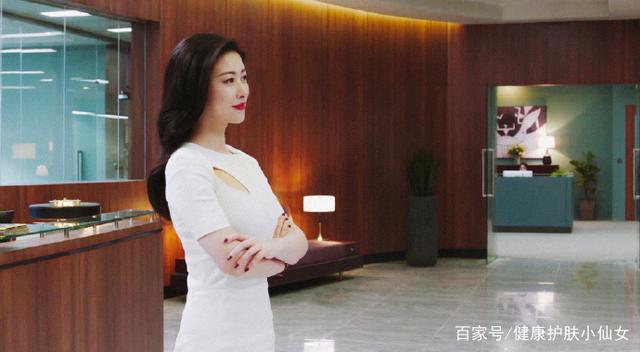 史上最会穿的女秘书,行走的女人味!《精英律师》栗娜这身材绝了