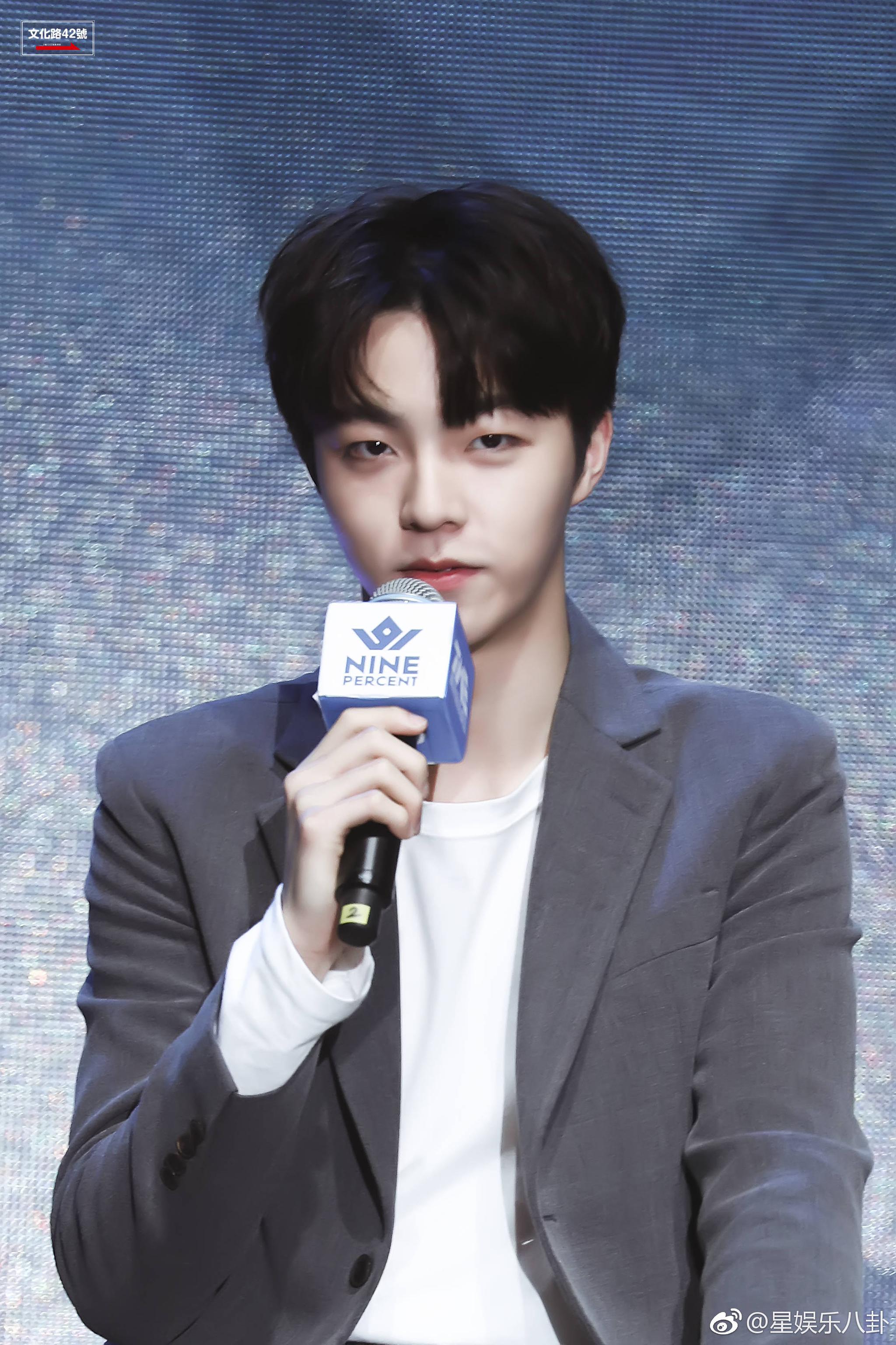 陈立农ninepercent上海新专辑分享会饭拍图:眉目如画笑容灿若星辰