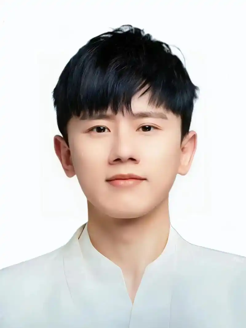 可以更新手机后面的照片啦#张杰 #证件照 #向全世界安利 图片来源