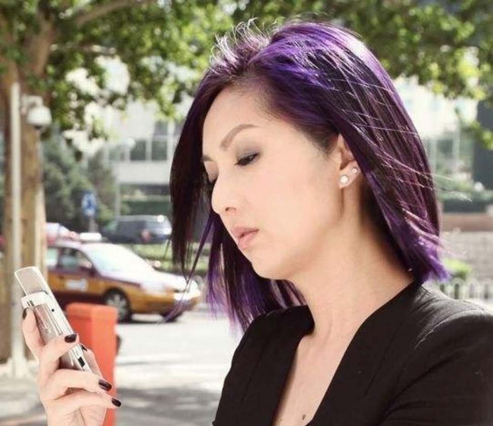 杨千嬅参加晚会录制干练短发飒气十足47岁散发独特成熟韵味