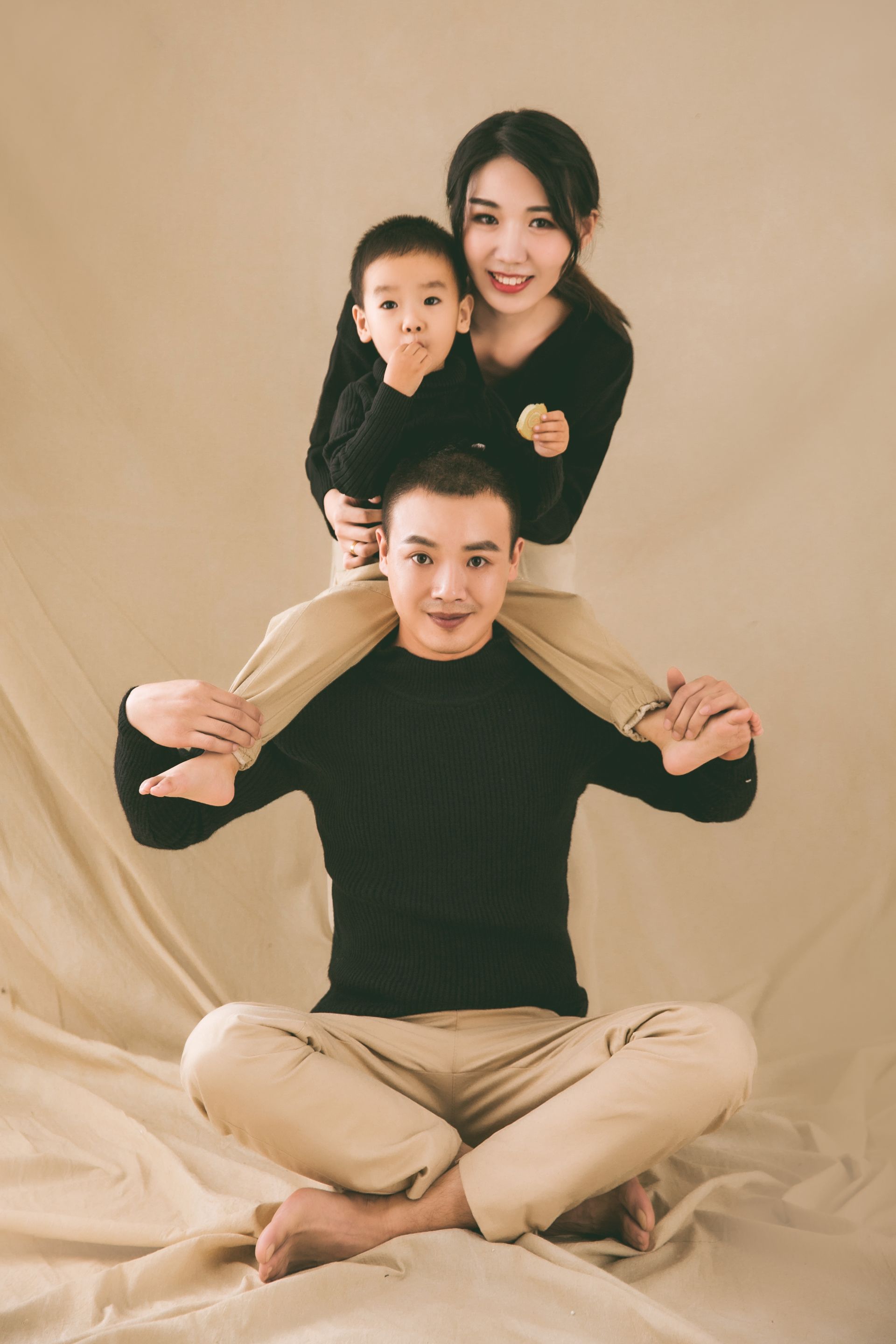 一家三口的全家福