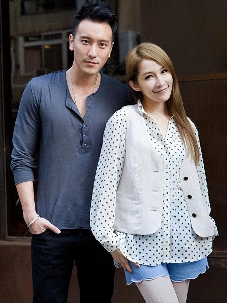 萧亚轩的前男友:门当户对的婚姻不再是童话 萧亚轩的前男友曾令她心碎