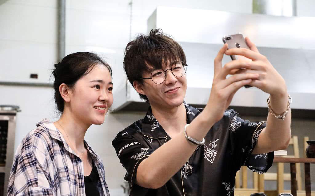 摩登兄弟主唱小宁原来喜欢的人是她粉丝们别等了