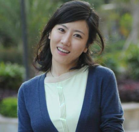 巴图老婆劈叉秀火辣身材,曾遭宋丹丹反对,如今她仍不认公公英达_王博