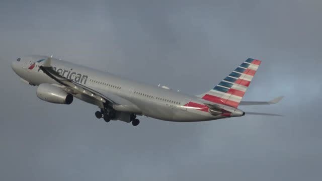 美国航空a330客机曼彻斯特国际机场起飞