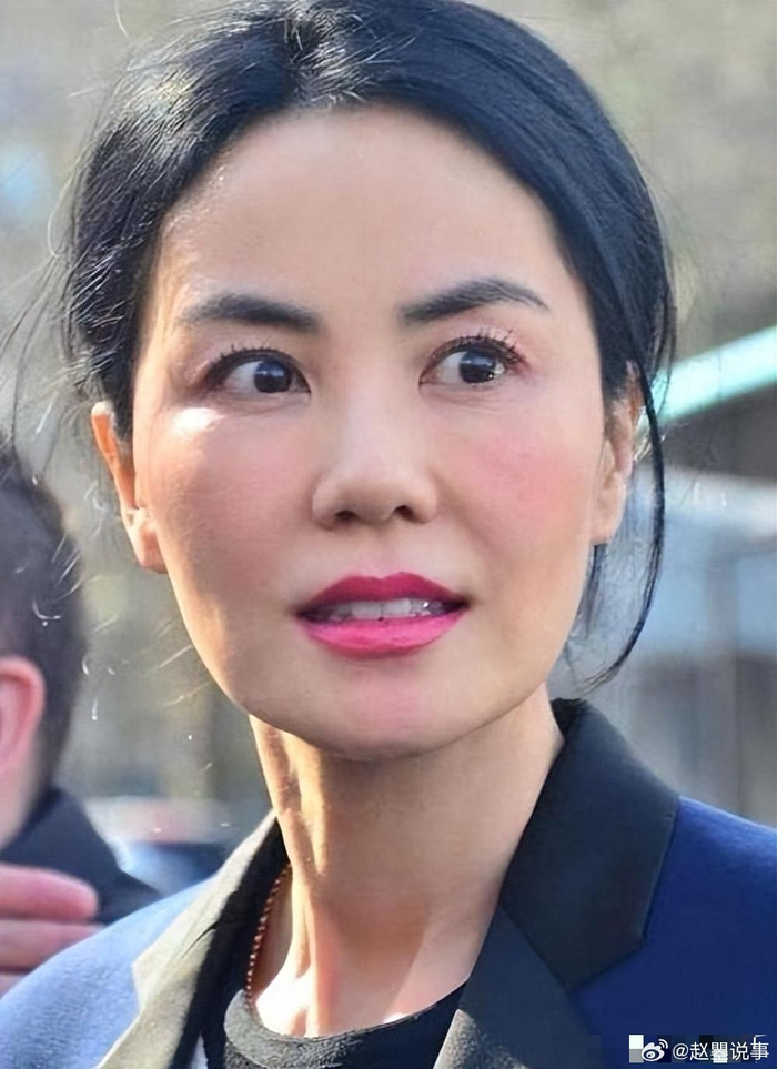 一组54岁王菲的最新照片曝光,引起了网友们的广泛关注和讨论……|王菲