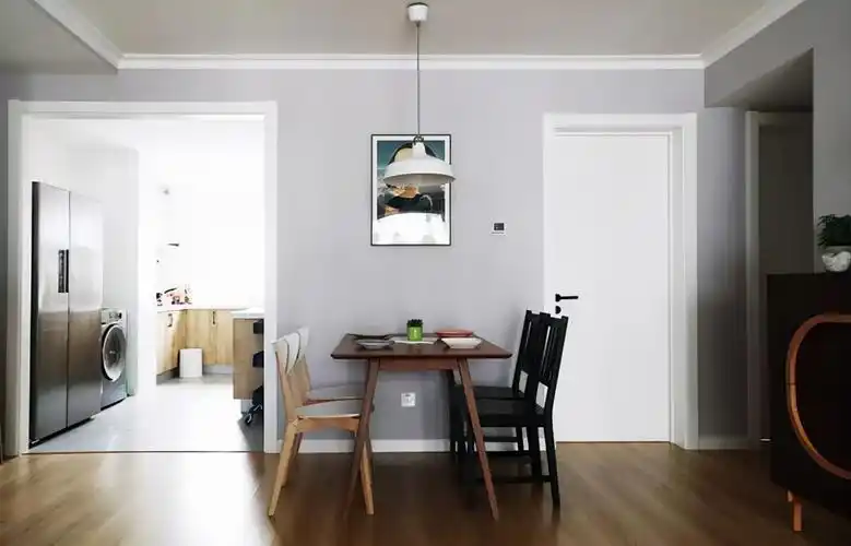 最简单又耐看装修风格不做电视墙吊顶只走一圈石膏线