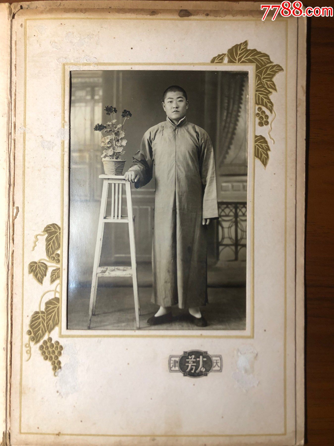 民国老照片天津大芳照相馆卡纸穿长衫的青年全身像银盐照