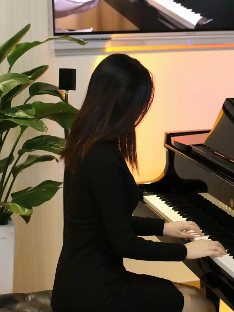 钢琴 #女高中生 #一张照片 #弹琴给你听 #氛围感 - 抖音