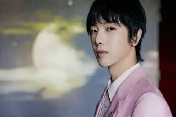 央视不再给华晨宇"留面子":时代抛弃你的时候,连招呼都不打