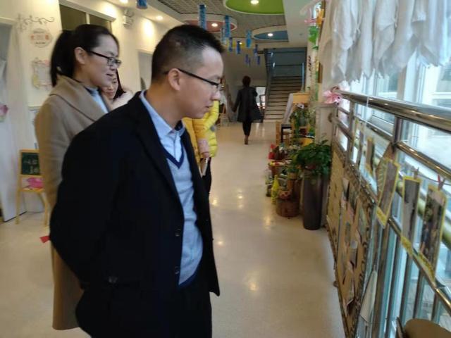 刘阳青详细了解幼儿园规模和安全工作,园舍建设,管理制度,卫