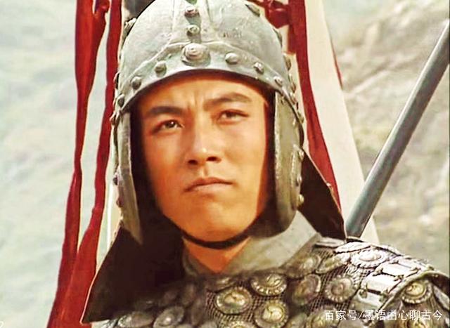 他就是《三国演义》中的姜维,他年轻时和老年时的相貌和形象,迷倒了