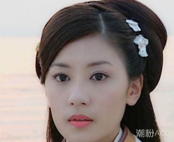 贾静雯罕见童年照曝光 浓眉大眼酷似梧桐妹