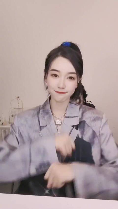 冠军孙一文柏雪同框活久见孙一文梳高马尾英姿飒爽却被闺蜜抢走风头