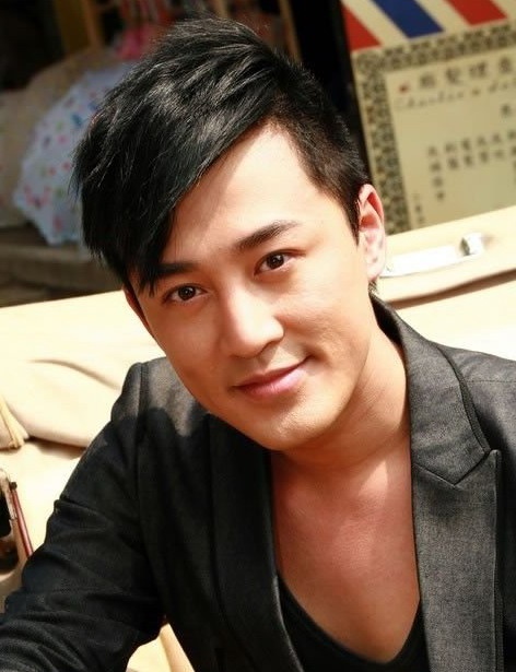 林峯家防台风玻璃破裂 调侃:一块有责任心的玻璃