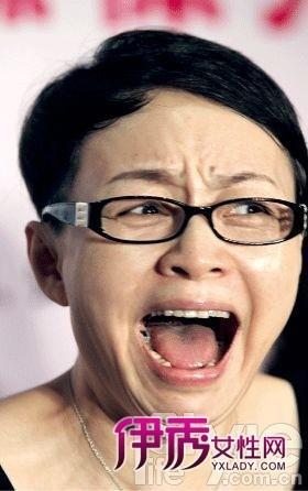 宋丹丹白云门牙简笔画