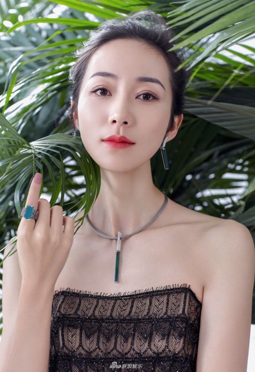 9 韩雪拍摄时尚大片 红唇娇艳妩媚动人