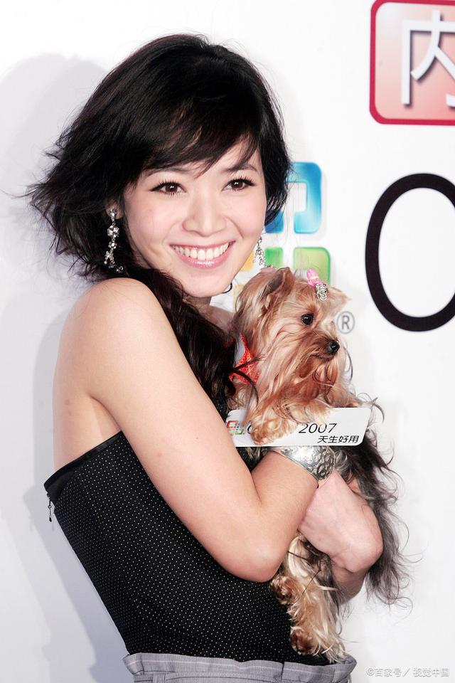 爱笑的侯主播——侯佩岑