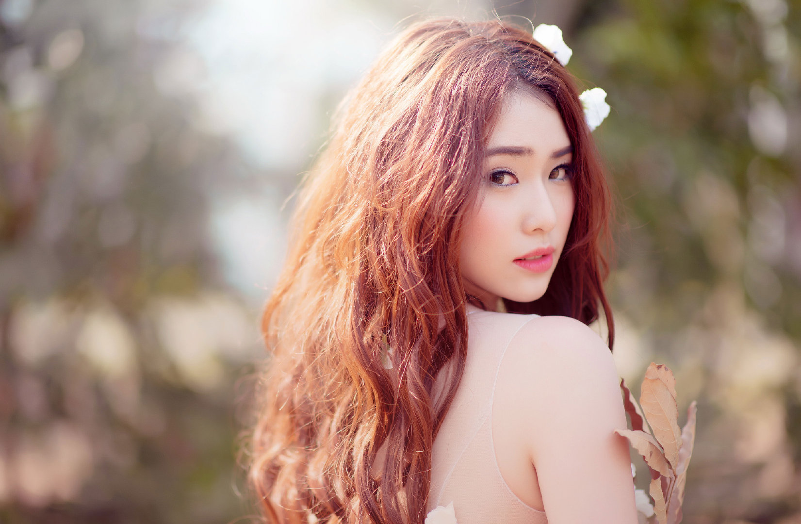 长发美女侧脸摄影壁纸