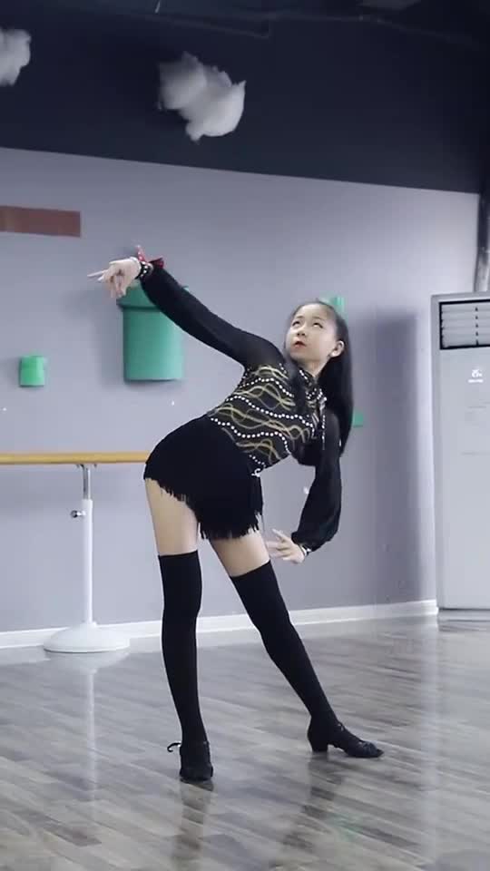 拉丁舞来个单人伦巴简直太美了