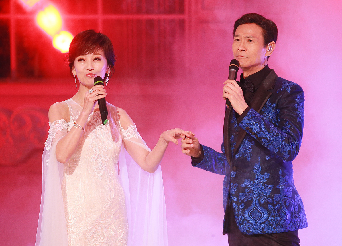 赵雅芝与郑少秋之间曾传出不少的情侣绯闻,甚至有传言称赵雅芝怀了