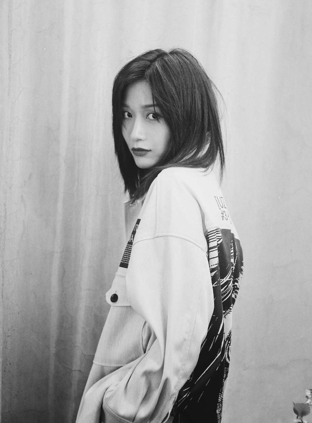 田原黑白格调性感优雅图片