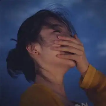 2020女生最火的头像高清伤感 空余下满腹才情笑此生孤单