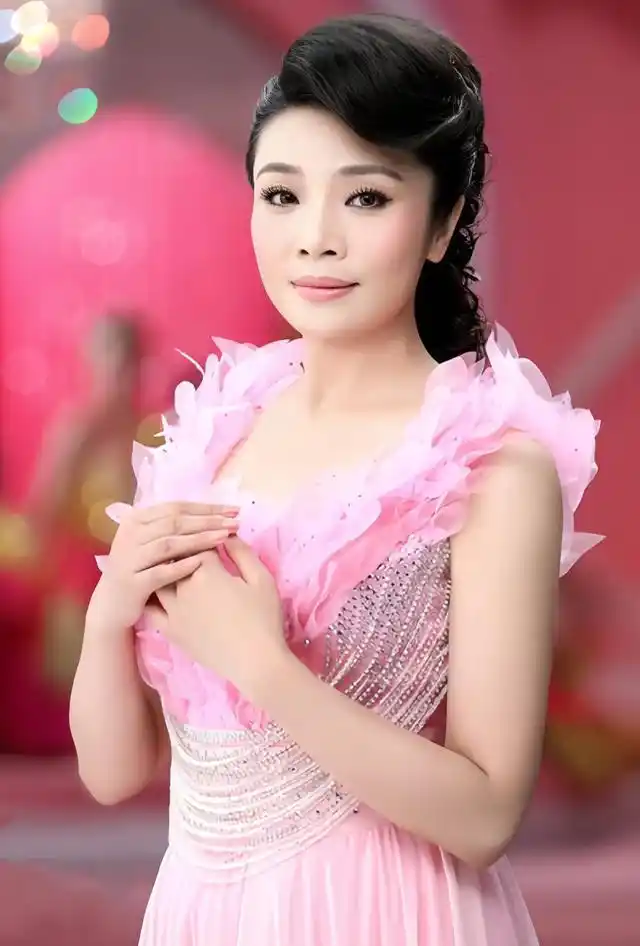 身材丰满长相甜美的八位军旅女歌手你喜欢谁