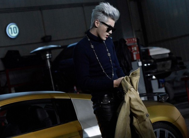 吴亦凡造型接地气骑28大杠兜风难道参加了变形记