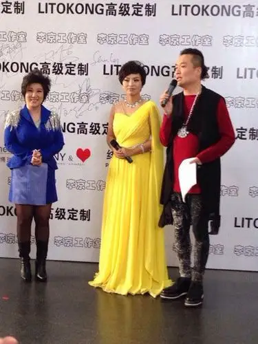 庄妮亮相时尚活动 透露未来主推新潮流音乐(图)