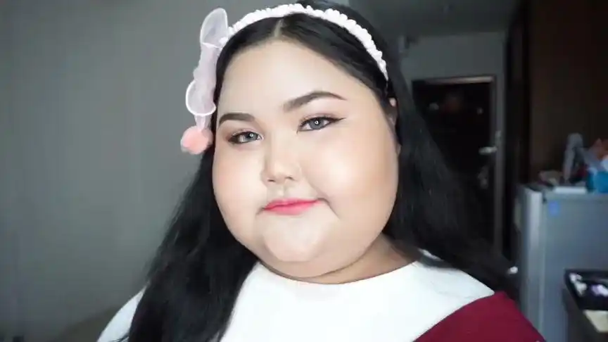 泰国胖妞肉嘟嘟的脸被嫌弃,化上美妆,瞬间变漂亮少女