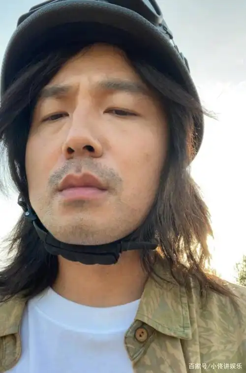 雷佳音晒长发造型庆生,称自己就长这样了,被网友误以为已经50岁