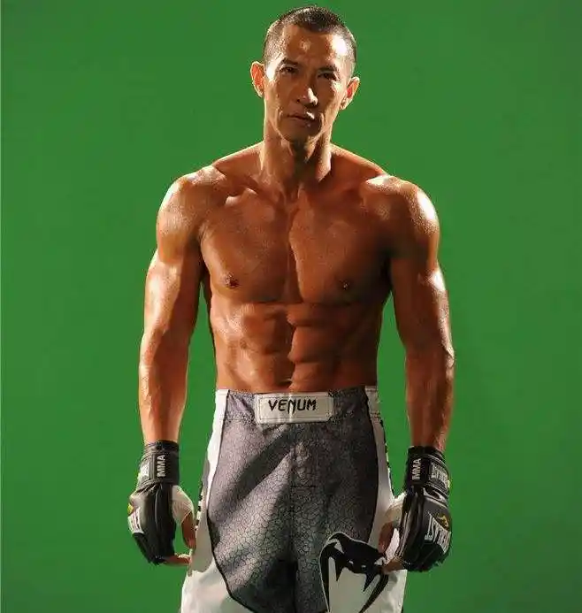 港剧男神张家辉,为拍新电影疯狂健身,终成魅力型男