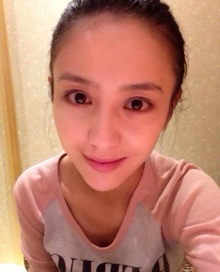 佟丽娅自己带娃好心酸近日现身素颜很憔悴只背的起千元包包