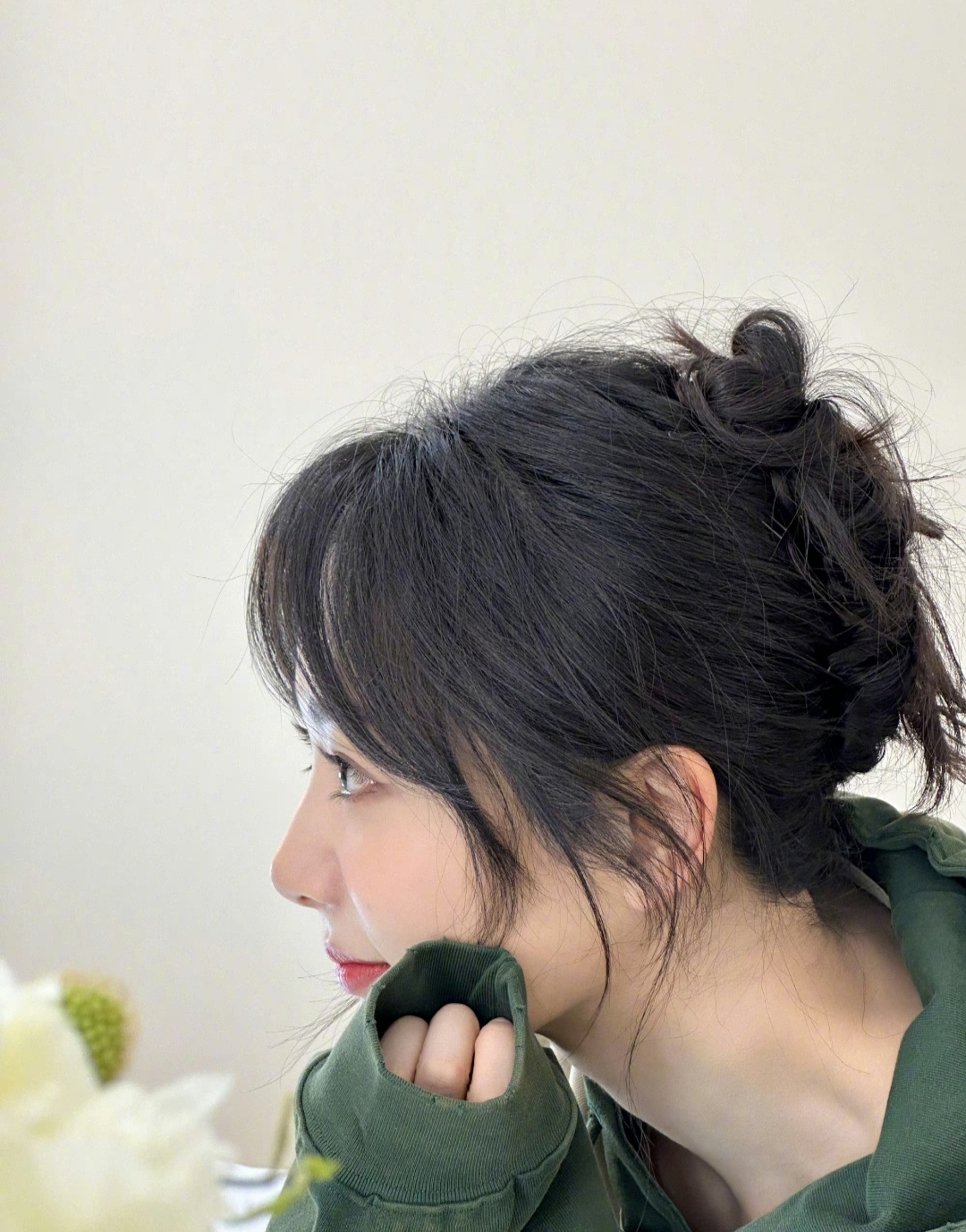 杨紫穿卫衣搭配阔腿工装裤,又美又酷,随性洒脱,少女感十足!#杨紫