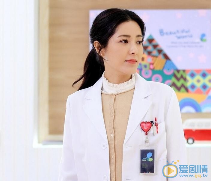 曾黎个人资料简介_曾黎图片写真_生活照_家庭背景-明星库