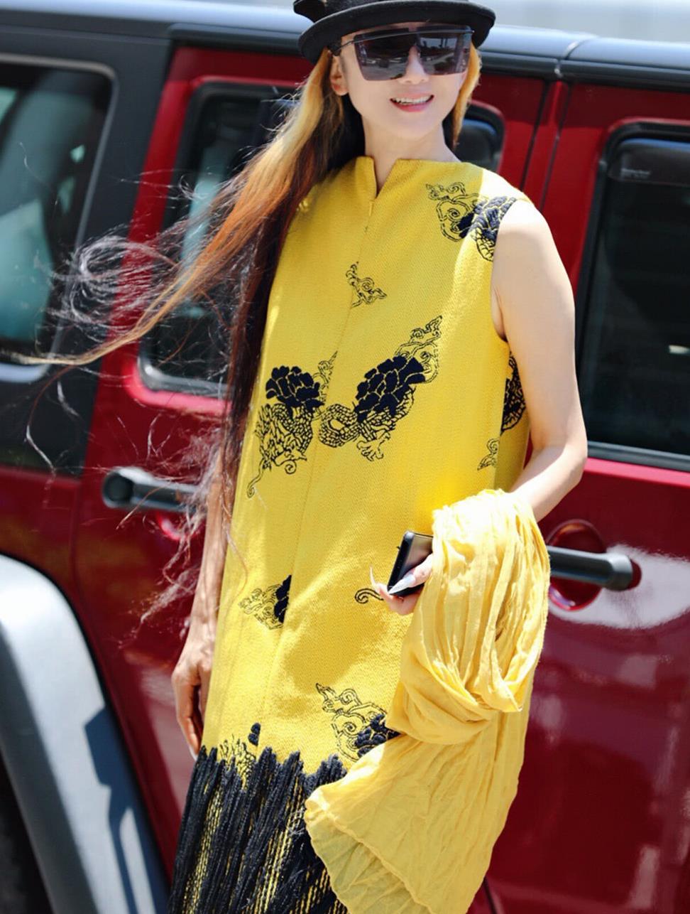 杨丽萍民族风造型真美穿连衣裙美得优雅少女身材叫人羡慕