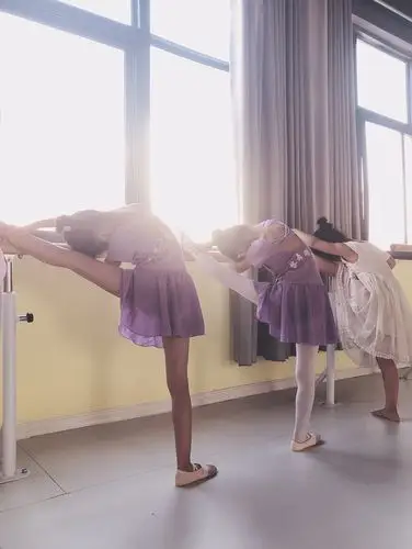 压腿组合:正腿练习,旁腿练习和后腿练习!